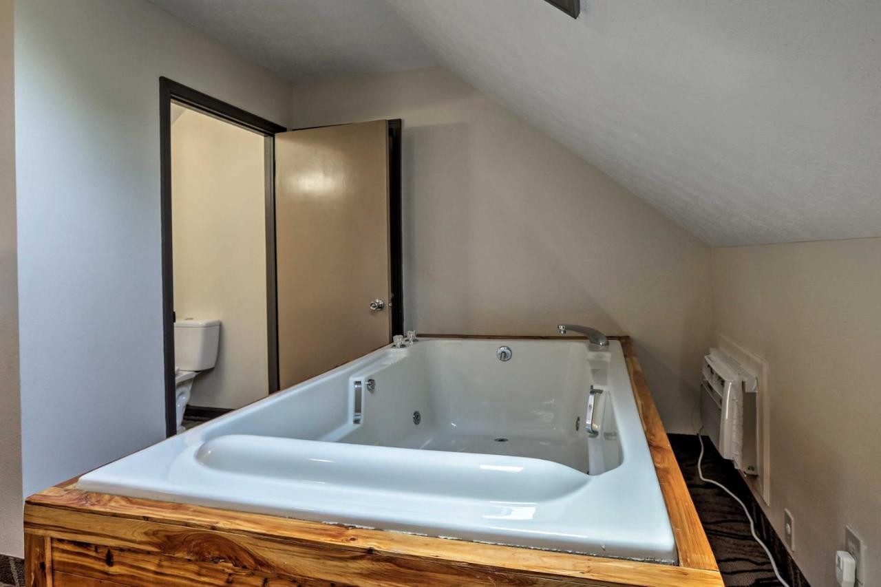 Burkesville Apt With Deck, Views And Pool Access! ภายนอก รูปภาพ