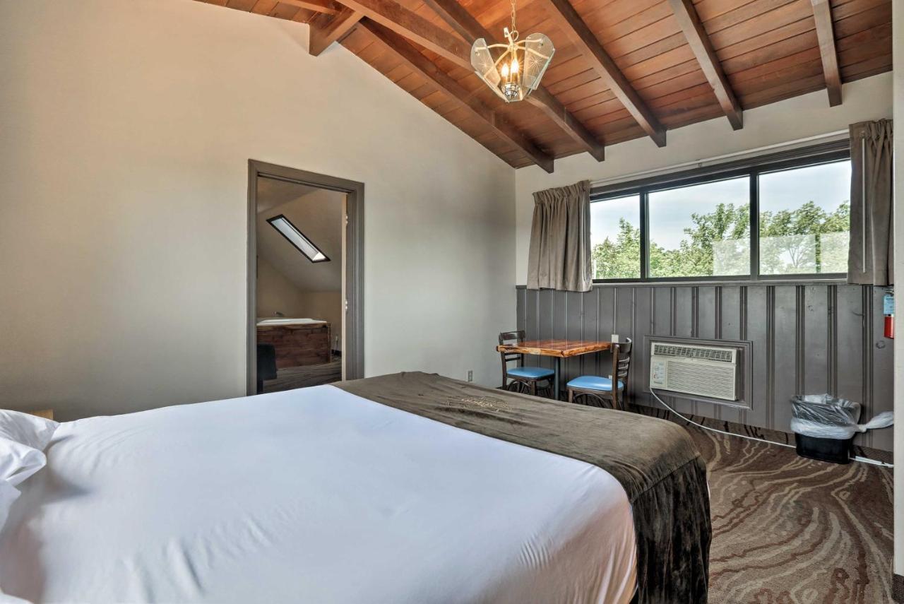 Burkesville Apt With Deck, Views And Pool Access! ภายนอก รูปภาพ